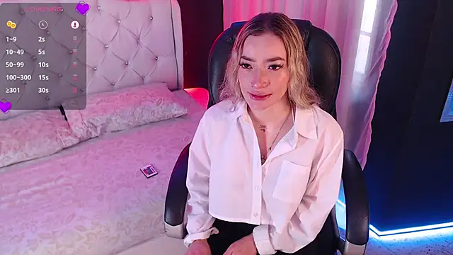 Snapshot of zoe_jones13 chatting on January 17, 2025, 11:49 am zoe jones13 online show from January 17, 2025, 11:49 am