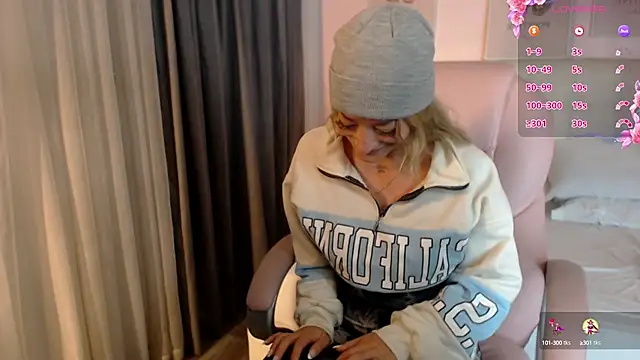 Snapshot of zoe_jones13 chatting on February 18, 2025, 3:21 am zoe jones13 online show from February 18, 2025, 3:21 am