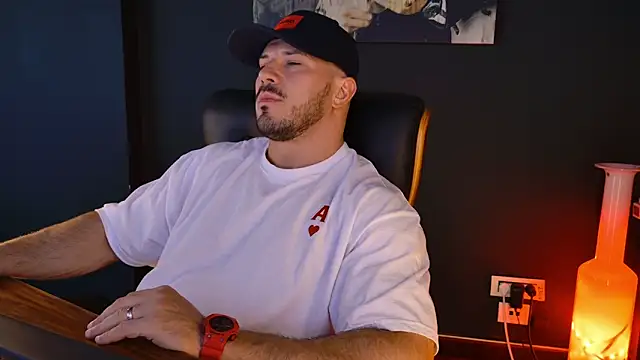 AngeloEric online show from October 31, 2025, 12:39 pm