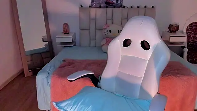 zoe turnner 18 online show from October 6, 2025, 11:40 am