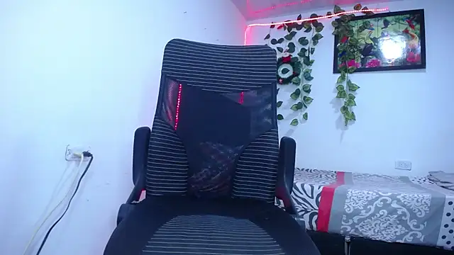 Snapshot of liamdaddystoy_ chatting on January 30, 2025, 12:16 pm liamdaddystoy online show from January 30, 2025, 12:16 pm