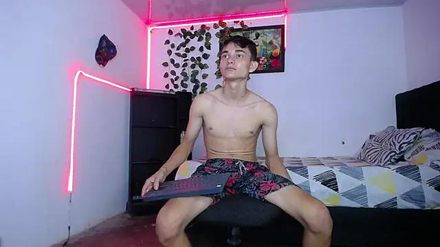 Snapshot of liamdaddystoy_ chatting on October 7, 2025, 9:17 am liamdaddystoy online show from October 7, 2025, 9:17 am