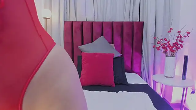 CarolineMillerr online show from January 20, 2025, 6:10 pm