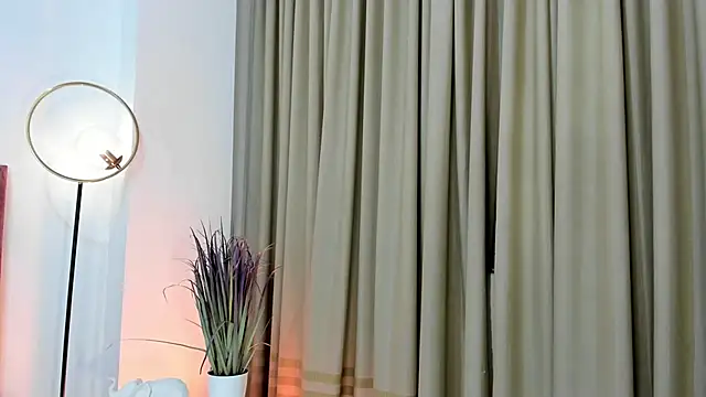 CarolineMillerr online show from February 12, 2025, 12:01 pm