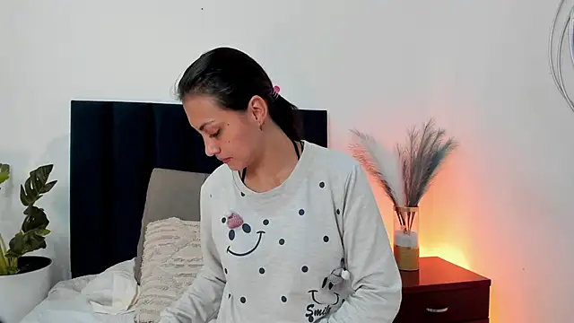 CarolineMillerr online show from February 26, 2025, 3:19 pm