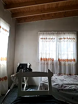 Snapshot of Paulitta- chatting on October 4, 2025, 2:59 pm Paulitta- online show from October 4, 2025, 2:59 pm