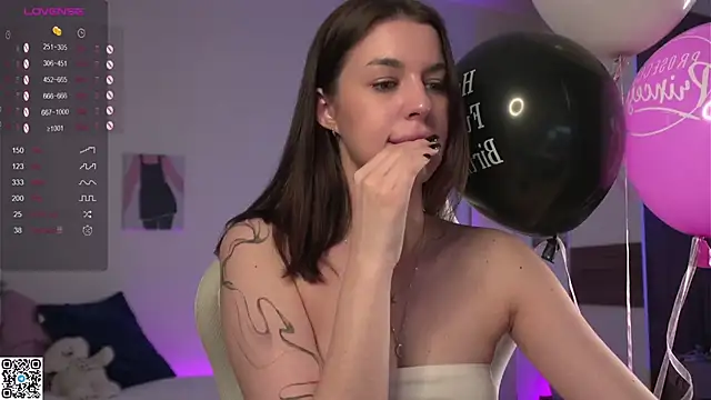 julianymphh online show from January 22, 2025, 10:50 am