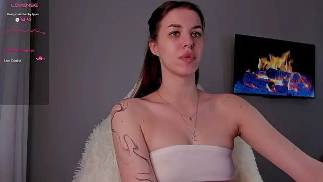 julianymphh online show from February 17, 2025, 1:32 pm
