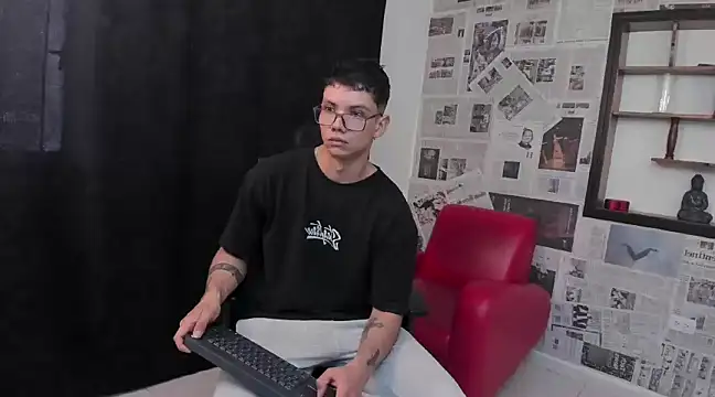 Magic boy20 online show from February 3, 2025, 7:52 pm
