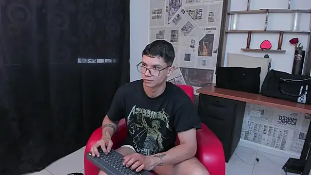 Magic boy20 online show from March 13, 2025, 7:39 pm