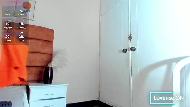 NIKI SANTANA online show from February 5, 2025, 7:53 pm