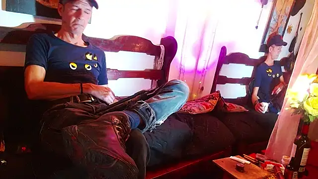 Snapshot of laye19 chatting on March 6, 2026, 12:51 am laye19 online show from March 6, 2026, 12:51 am