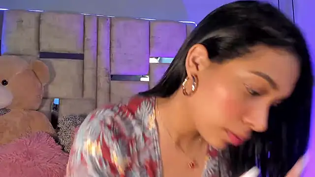 KarolRojas  online show from January 10, 2025, 7:14 am