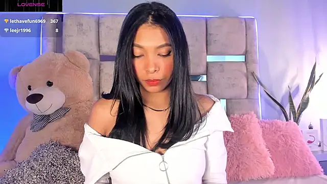 KarolRojas  online show from January 18, 2025, 9:56 am