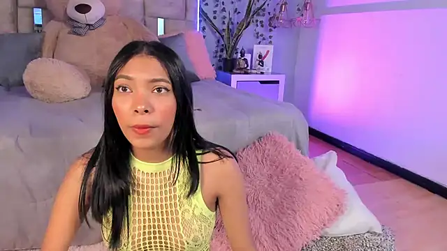 KarolRojas  online show from January 19, 2025, 7:15 am