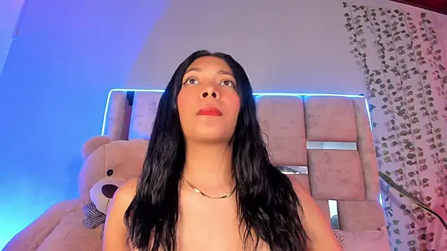 KarolRojas  online show from February 4, 2025, 9:28 am