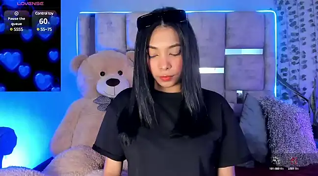 KarolRojas  online show from February 10, 2025, 3:35 am