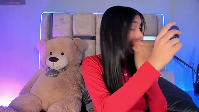 KarolRojas  online show from February 22, 2025, 3:56 am