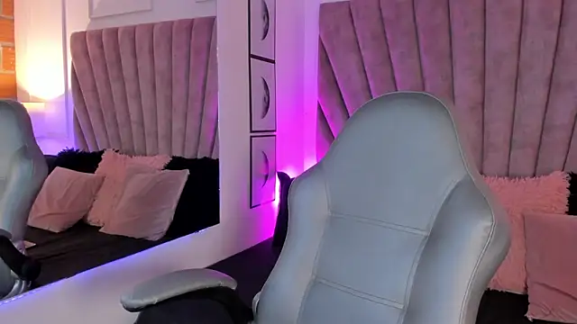 KarolRojas  online show from October 11, 2025, 3:39 am