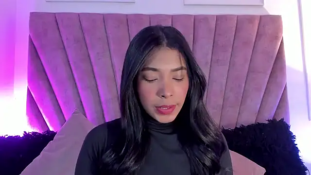 KarolRojas  online show from October 27, 2025, 3:32 am