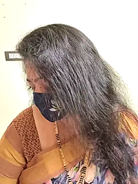 neelu-hoty online show from February 8, 2026, 1:14 pm