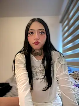 ANDREA FERRY online show from October 22, 2025, 11:37 pm