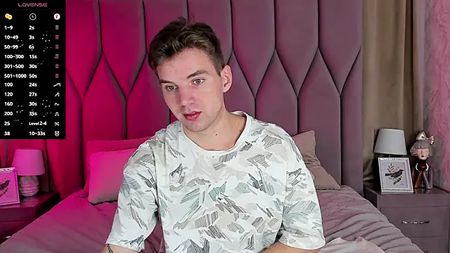 ArthurWhitee online show from January 28, 2025, 3:57 am