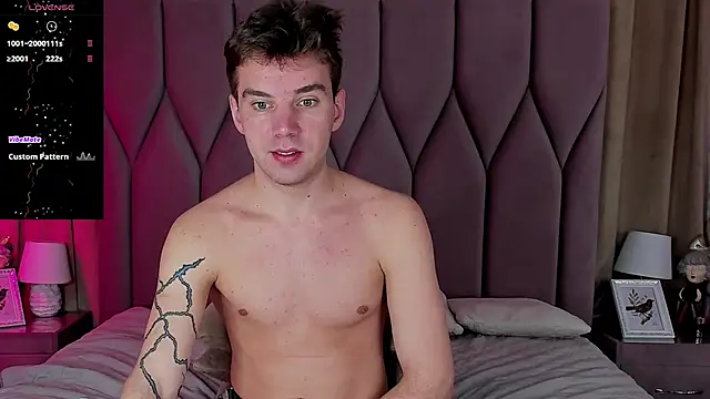 ArthurWhitee online show from February 4, 2025, 3:54 am