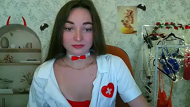  Barbie Kiss  online show from October 31, 2025, 3:46 pm