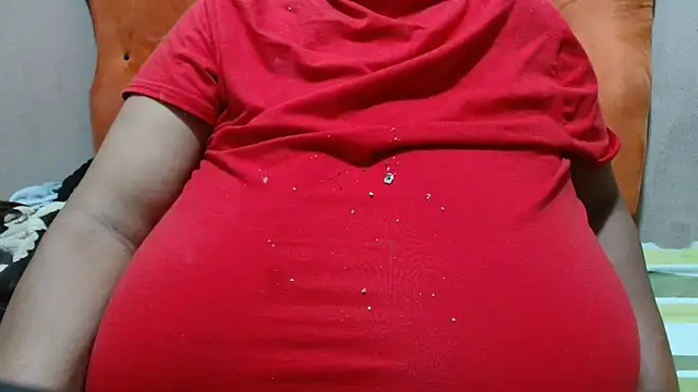 Snapshot of tinagiant chatting on September 27, 2025, 4:12 pm tinagiant online show from September 27, 2025, 4:12 pm