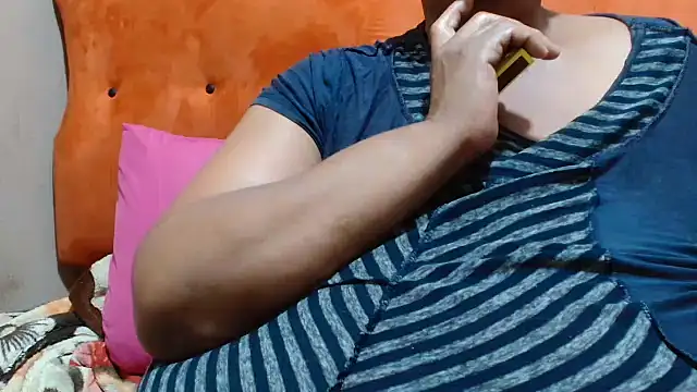 Snapshot of tinagiant chatting on October 14, 2025, 2:12 am tinagiant online show from October 14, 2025, 2:12 am