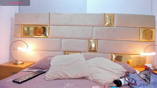 Arii stone online show from December 2, 2024, 4:53 am