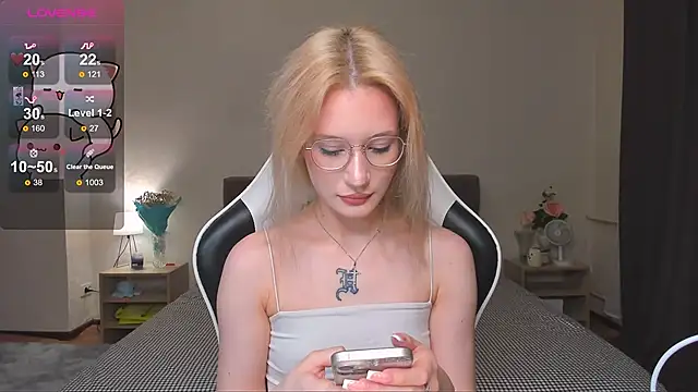 DearLia online show from December 22, 2024, 4:39 am