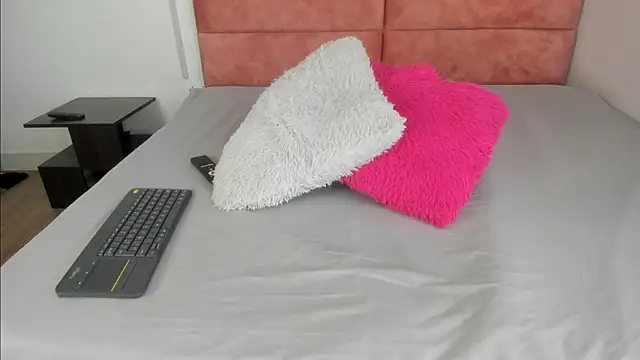 Snapshot of Hanna_lens chatting on October 24, 2025, 5:42 pm Hanna lens online show from October 24, 2025, 5:42 pm