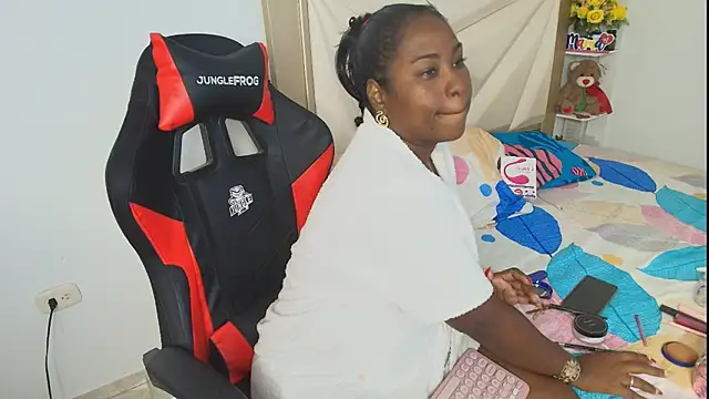 alanavega11 online show from February 26, 2025, 2:36 pm