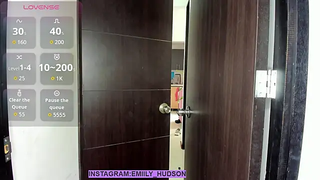 emily huddson  online show from October 3, 2025, 5:54 pm