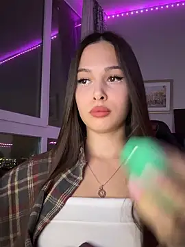 EricaWalls online show from December 15, 2025, 3:49 pm