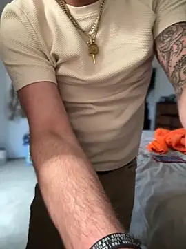 PeytonJohnn online show from November 25, 2025, 8:42 pm