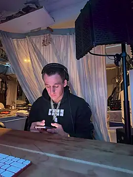 PeytonJohnn online show from February 3, 2026, 11:54 pm