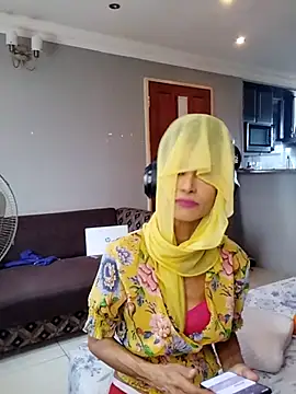 Snapshot of KamaLila chatting on October 16, 2025, 10:27 am KamaLila online show from October 16, 2025, 10:27 am