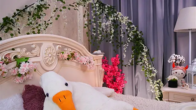 MonaEldon online show from November 24, 2025, 2:33 am