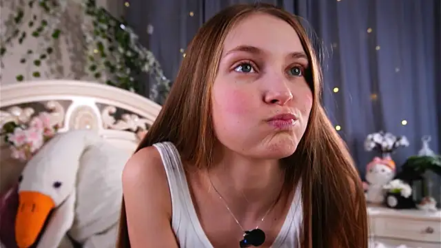 Snapshot of MonaEldon chatting on March 2, 2026, 8:10 am MonaEldon online show from March 2, 2026, 8:10 am