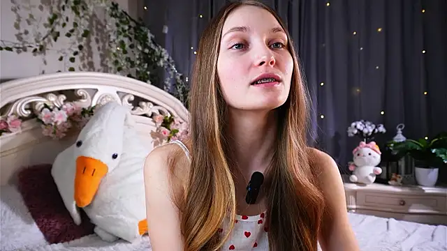 Snapshot of MonaEldon chatting on March 10, 2026, 3:00 am MonaEldon online show from March 10, 2026, 3:00 am