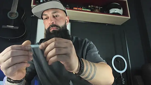 axxelrich  online show from February 4, 2025, 6:14 am