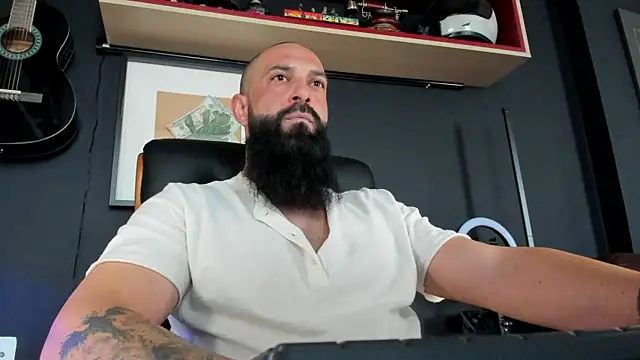 axxelrich  online show from February 5, 2025, 8:32 am