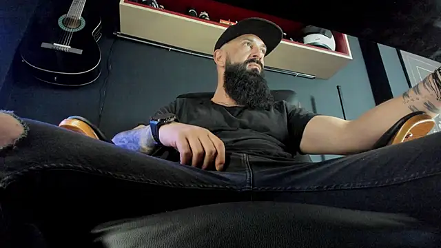 axxelrich  online show from March 21, 2025, 9:34 am