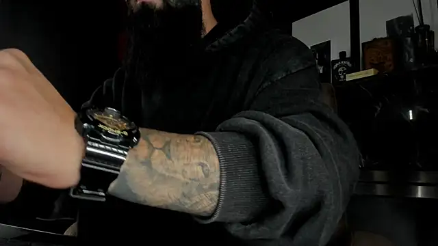 axxelrich  online show from October 28, 2025, 4:38 am