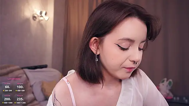 Snapshot of DevonaBucher chatting on September 23, 2025, 5:32 am DevonaBucher online show from September 23, 2025, 5:32 am