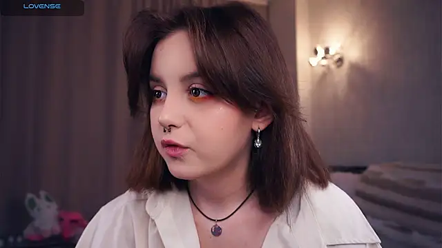 Snapshot of DevonaBucher chatting on October 7, 2025, 5:37 am DevonaBucher online show from October 7, 2025, 5:37 am