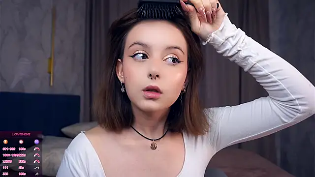 Snapshot of DevonaBucher chatting on October 20, 2025, 4:57 am DevonaBucher online show from October 20, 2025, 4:57 am